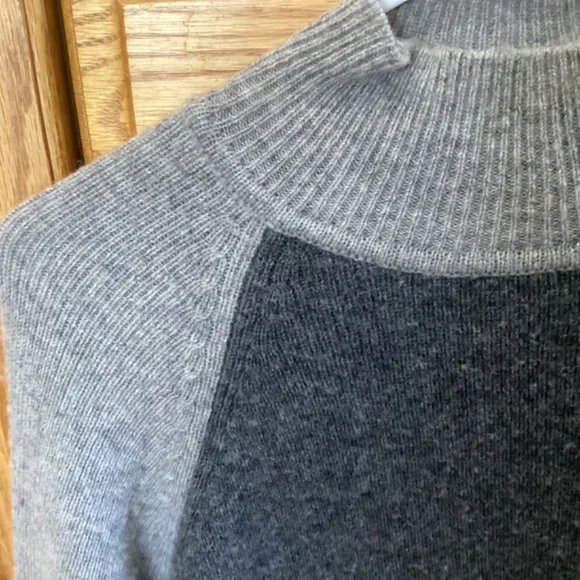 Classic Roots Sweater, grey mock neck - Picture 4 of 5